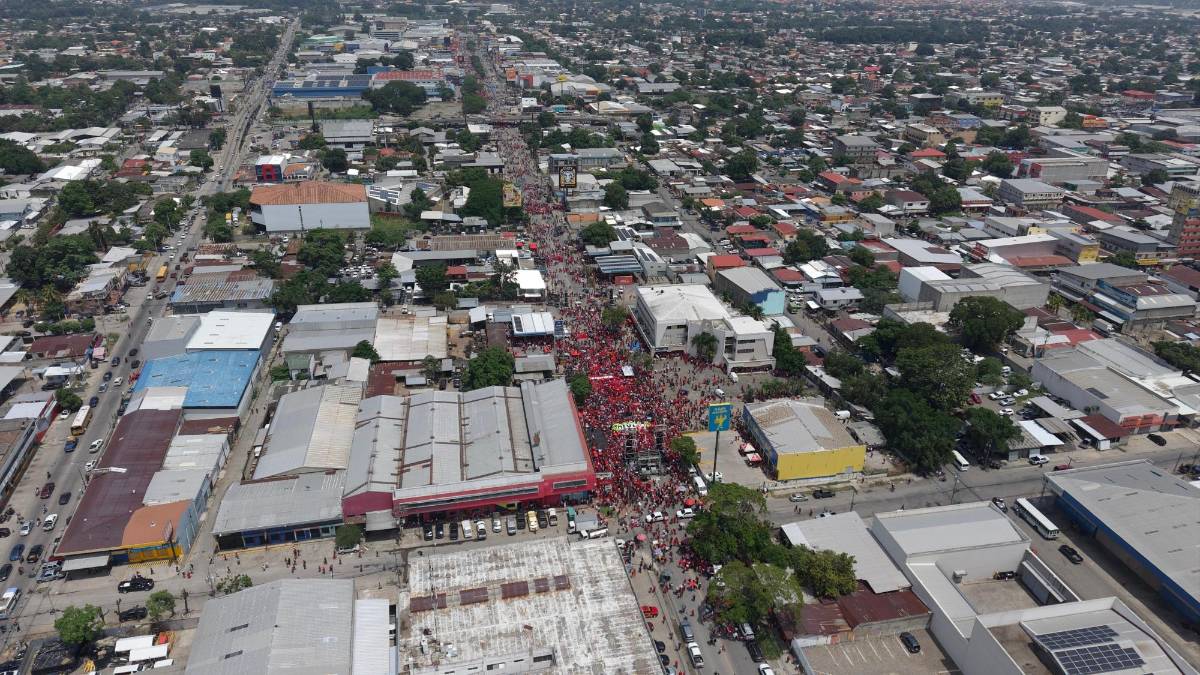 Masiva asistencia de Libre impide recorrido previsto en San Pedro Sula