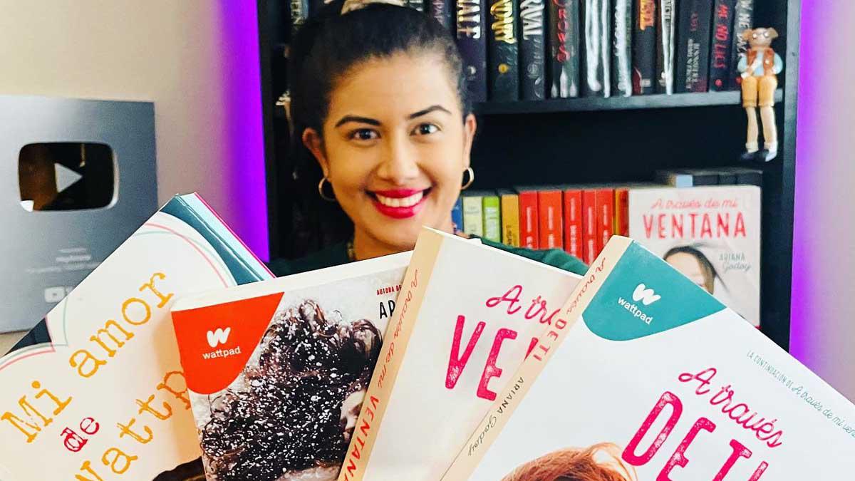 “A través de mi ventana”, que narra la historia de Raquel, una joven que vive perdidamente enamorada de Ares, un atractivo y misterioso vecino que le piratea la clave wifi, sigue siendo uno de sus libros con el que “mucha gente se siente identificada”.