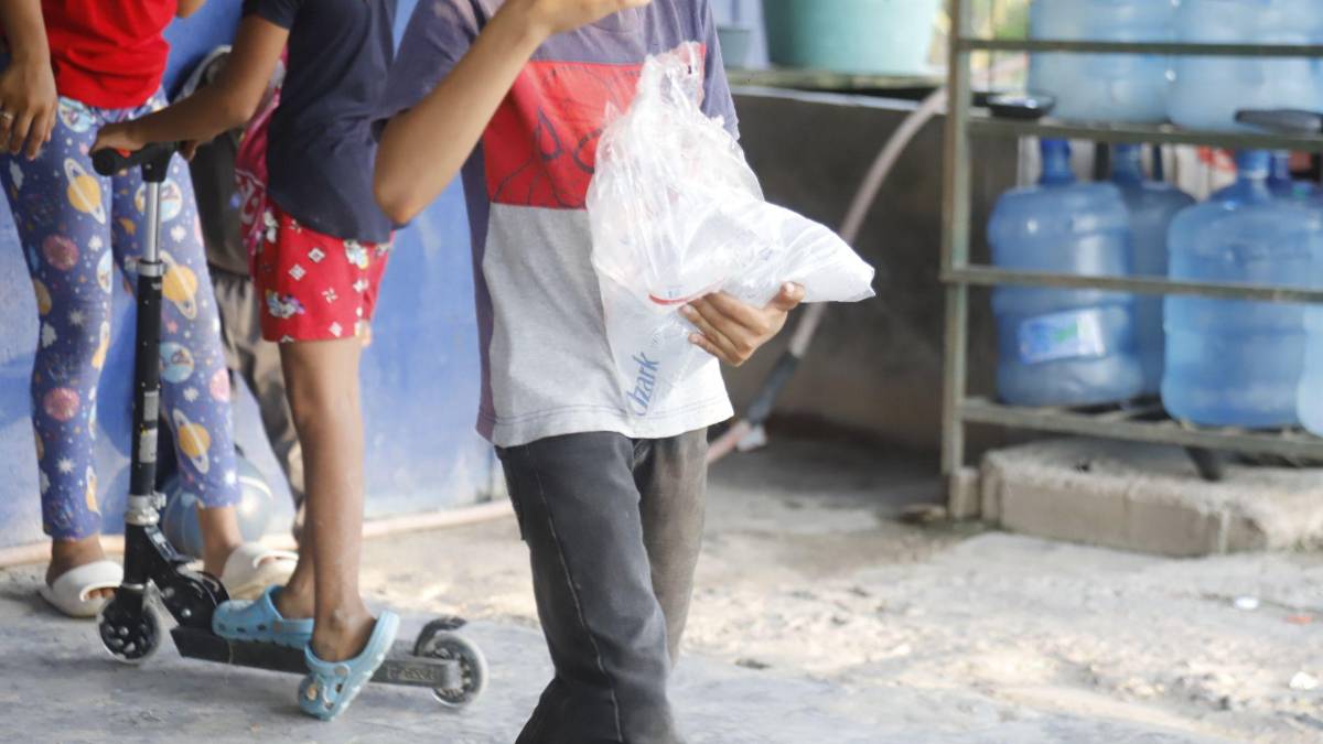 Nos damos aire con pedazos de cartón: Hondureños sin acceso a energía