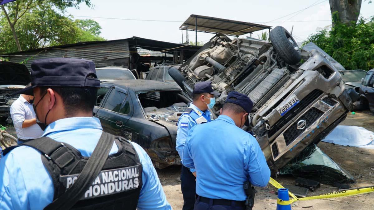 Información preliminar de los bomberos señala que el exceso de velocidad y un desperfecto mecánico pudieron ser los causantes del accidente.