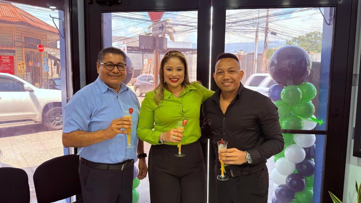 Brindis inaugural de Ready On Travel