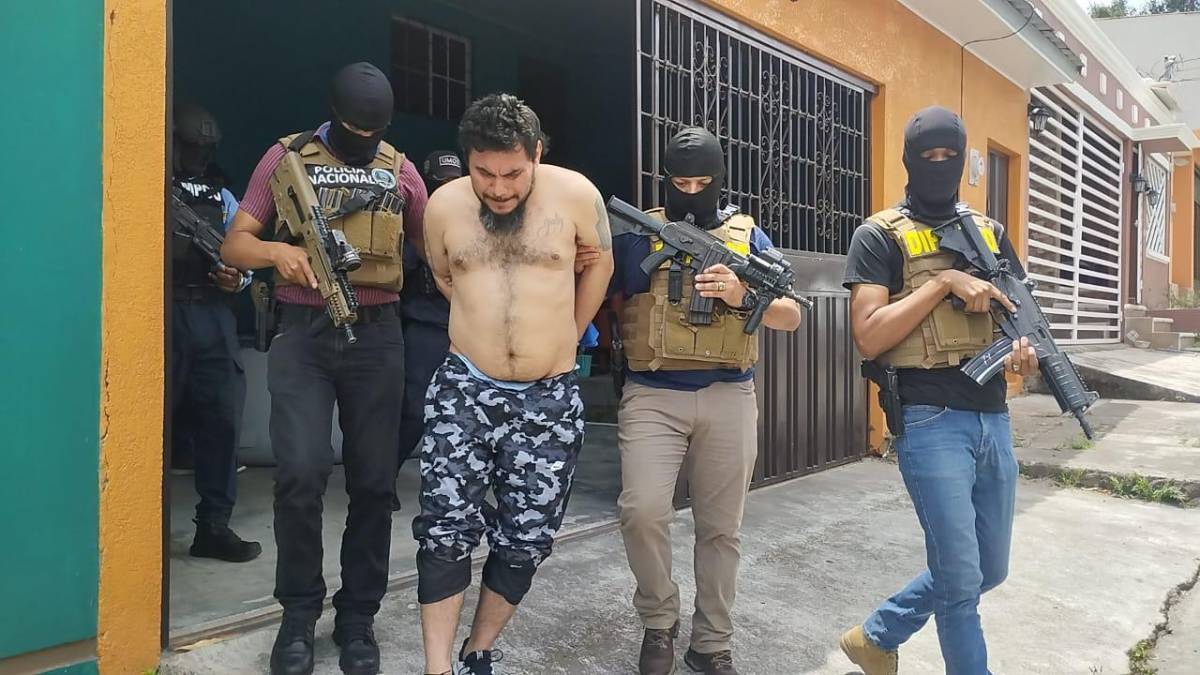 Capturan en lujosa vivienda al Rayo Santana, supuesto líder de la 18