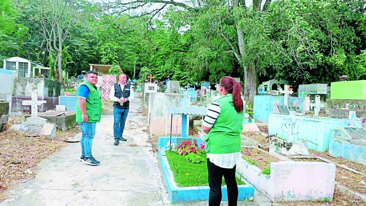 Cementerios limpios por Día de los Difuntos