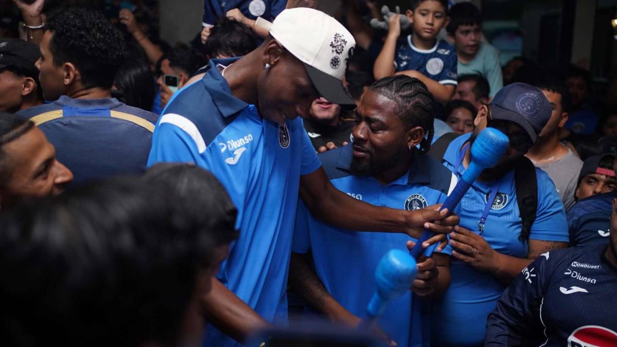 Banderazo: locura de Motagua, Chauder presente, abuelita y show previo a la final