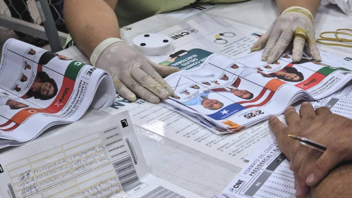 ¿De dónde provienen las primeras urnas abiertas en el escrutinio especial?