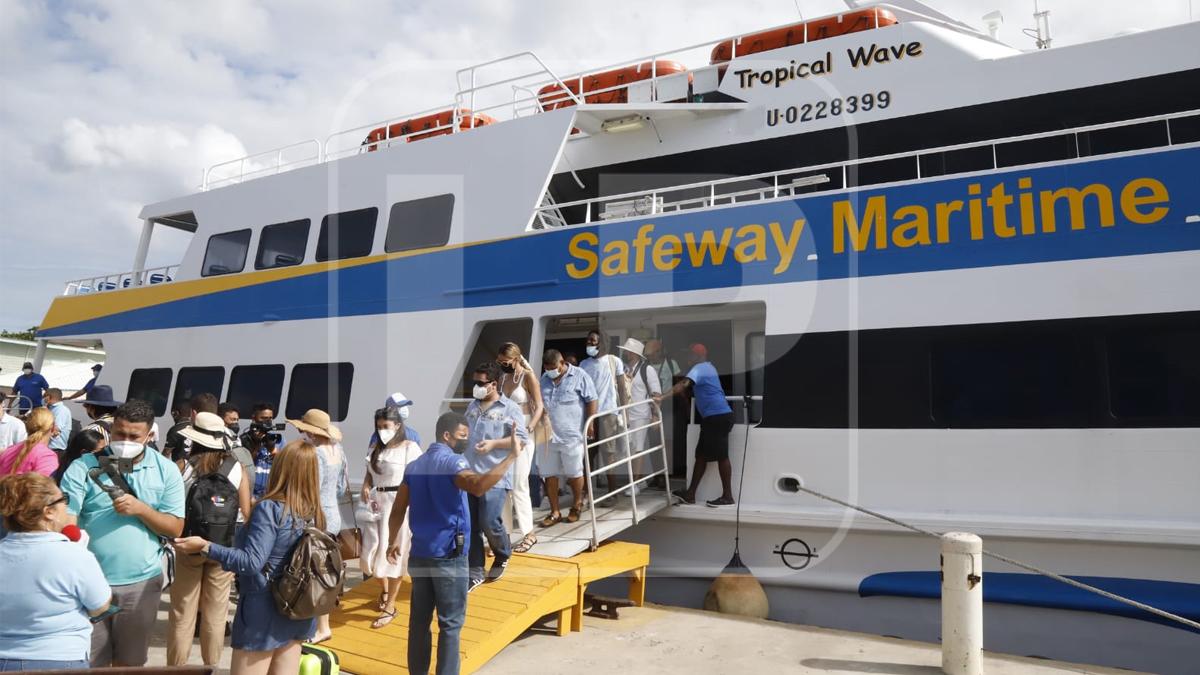 El viaje dura aproximadamente 90 minutos.