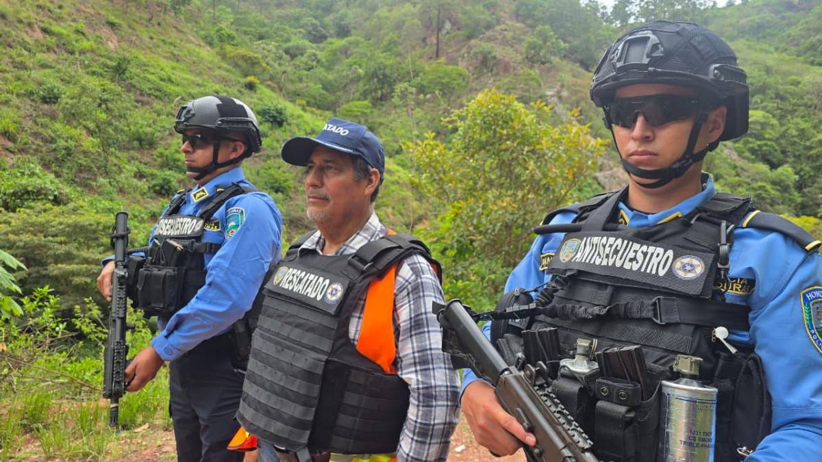Citan a dos hombres para construir piscina y terminan secuestrados; policía los rescata