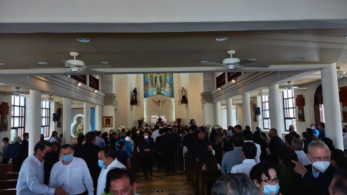 Se estima que la misa va a durar alrededor de 30 minutos y luego el cortejo fúnebre se trasladará a El Chimbo, donde será sepultado en el cementerio de esa comunidad en el municipio de Santa Lucía.