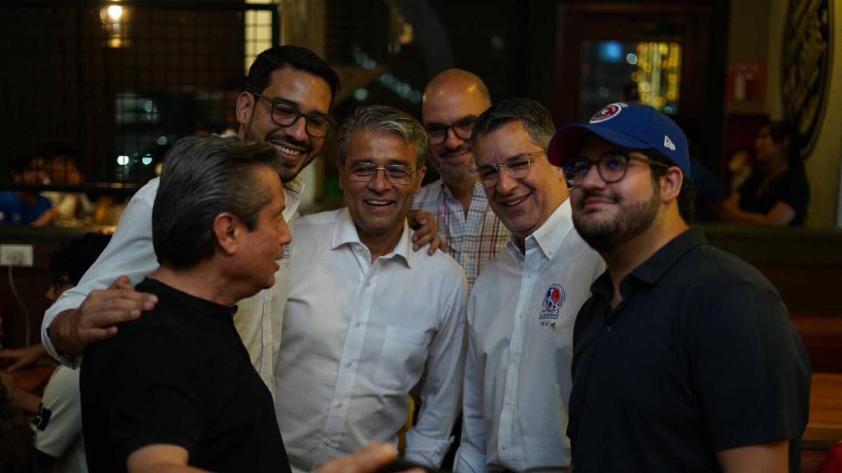 Futbolistas de Olimpia bien acompañados, furor por Elis y festejos del campeón