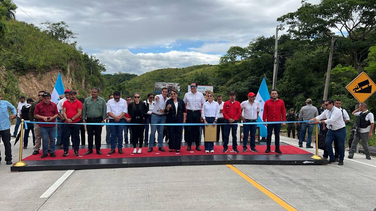 Xiomara Castro inaugura tramo de la carretera a Occidente