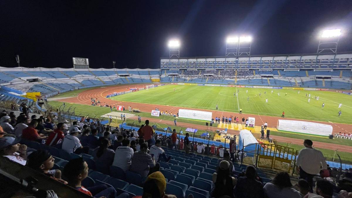 Le dan la espalda al fútbol: Olimpia-Motagua con poca afición