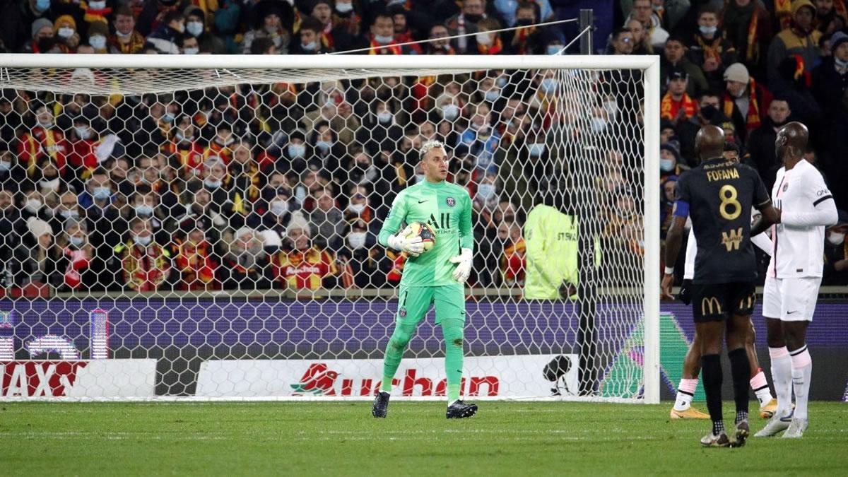 Keylor Navas protagonizó un errorazo en el gol del Lens.