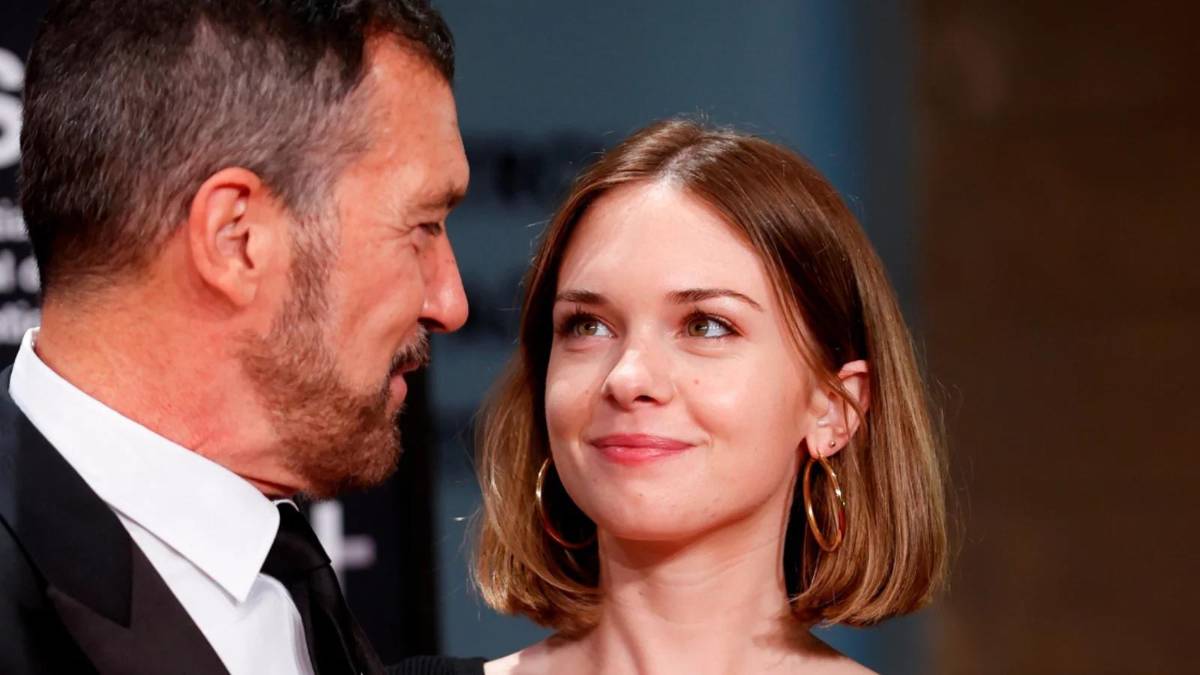 Stella, hija de Antonio Banderas, se compromete con su novio de toda la vida