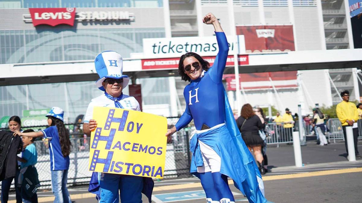 La Megan Fox catracha cautiva y lindas chicas en México vs Honduras