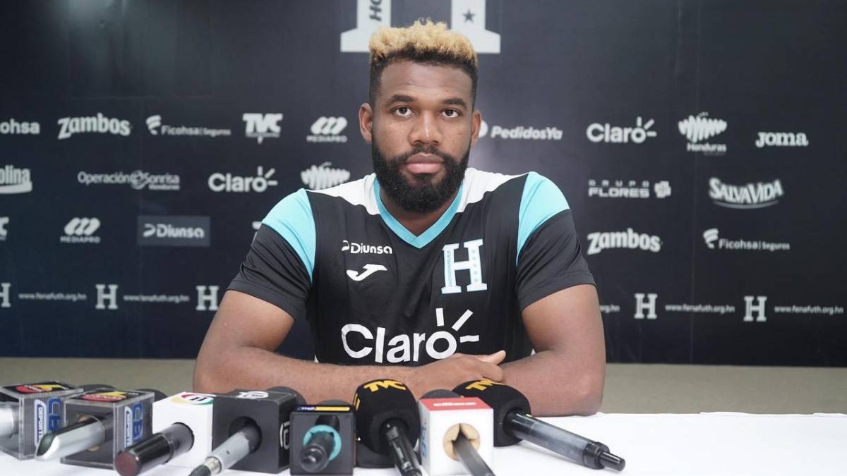 Jorge Benguché en conferencia de prensa.