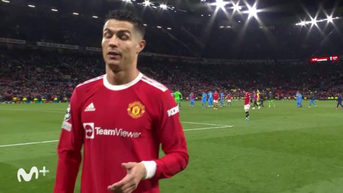 CR7 agachó la cabeza y en silencio hizo gestos de reprobación tras la derrota del Manchester United ante Atlético de Madrid.