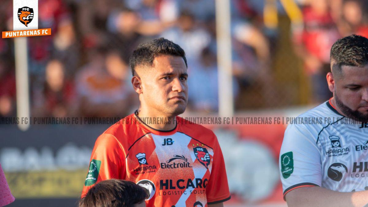 Tras unos meses en el Puntarenas FC el delantero catracho sorprendió con una noticia a sus seguidores con un repentino retiro del fútbol.