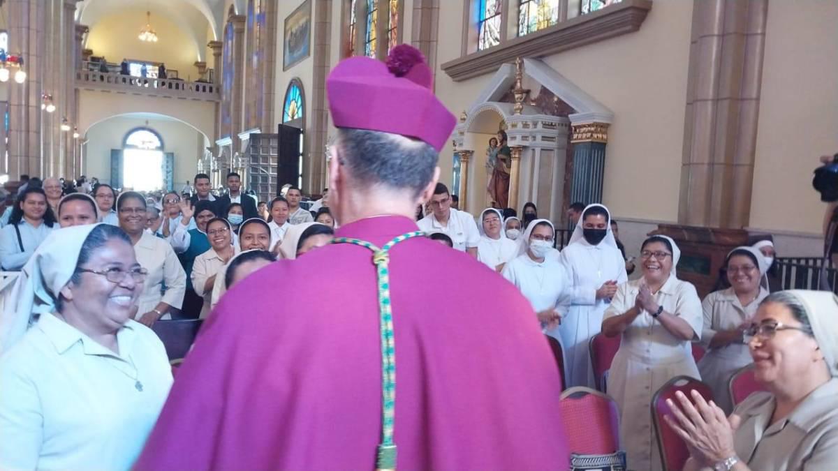 Los feligreses esperan que Nácher Tatay continúe el legado del Cardenal Rodríguez y que pueda llevar la luz y la esperanza de Cristo a todos los fieles de la diócesis.