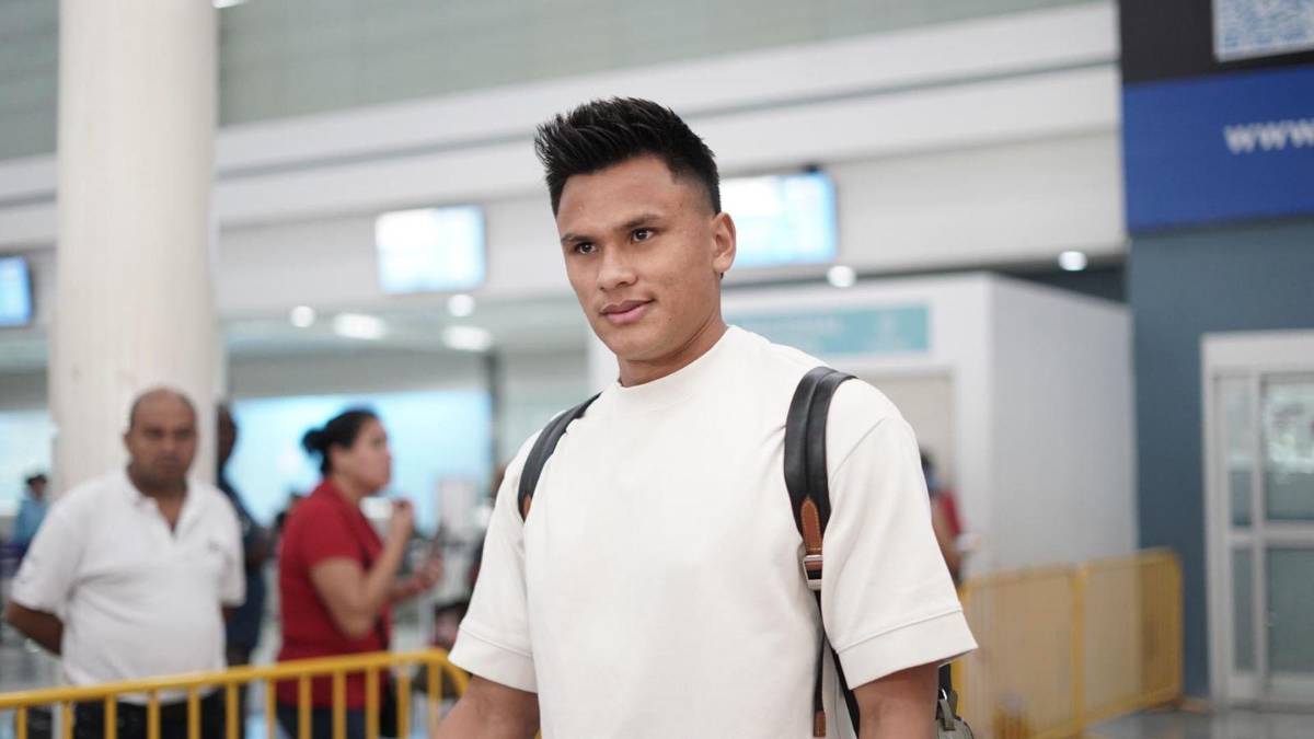 Denil Maldonado en su llegada al aeropuerto.