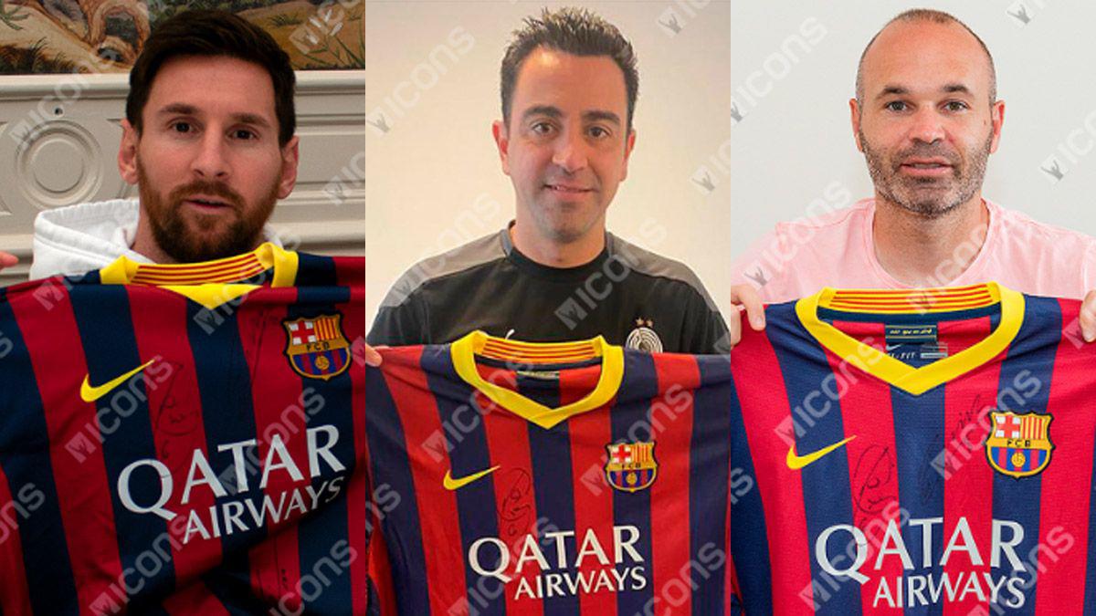 El artículo más llamativo es la camiseta que vistió Messi durante la temporada 2013/14 con los autógrafos del argentino, de Xavi Hernández y Andrés Iniesta. 