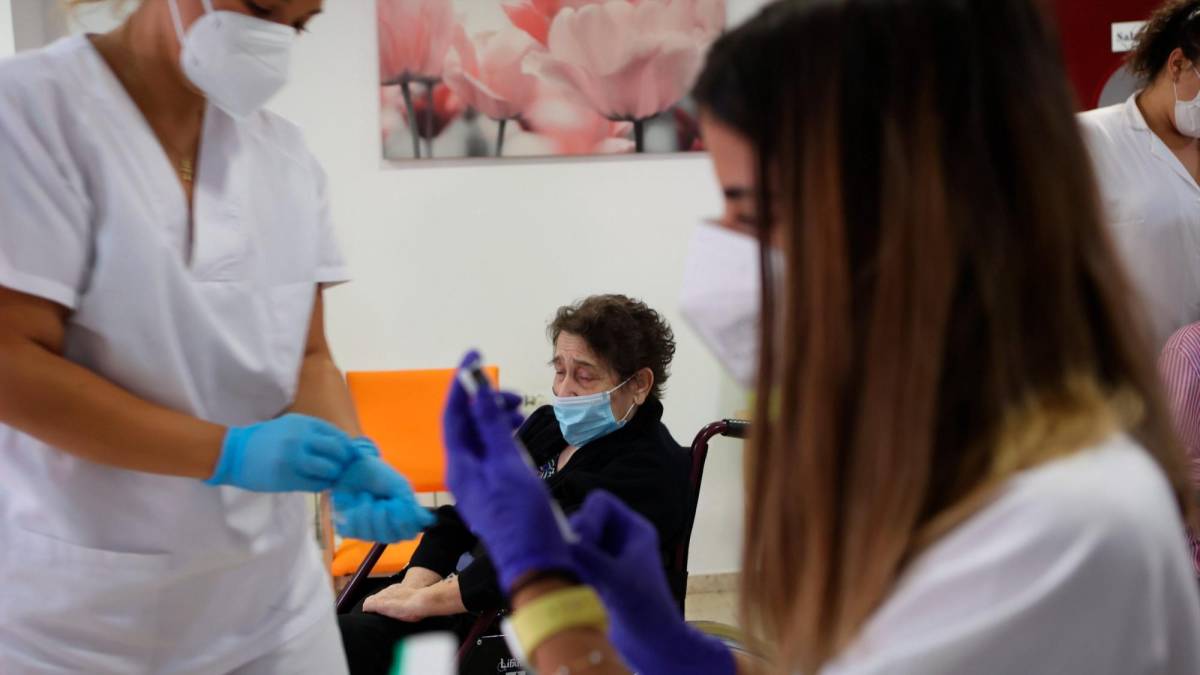 Italia suministrará la cuarta dosis de la vacuna a los pacientes frágiles