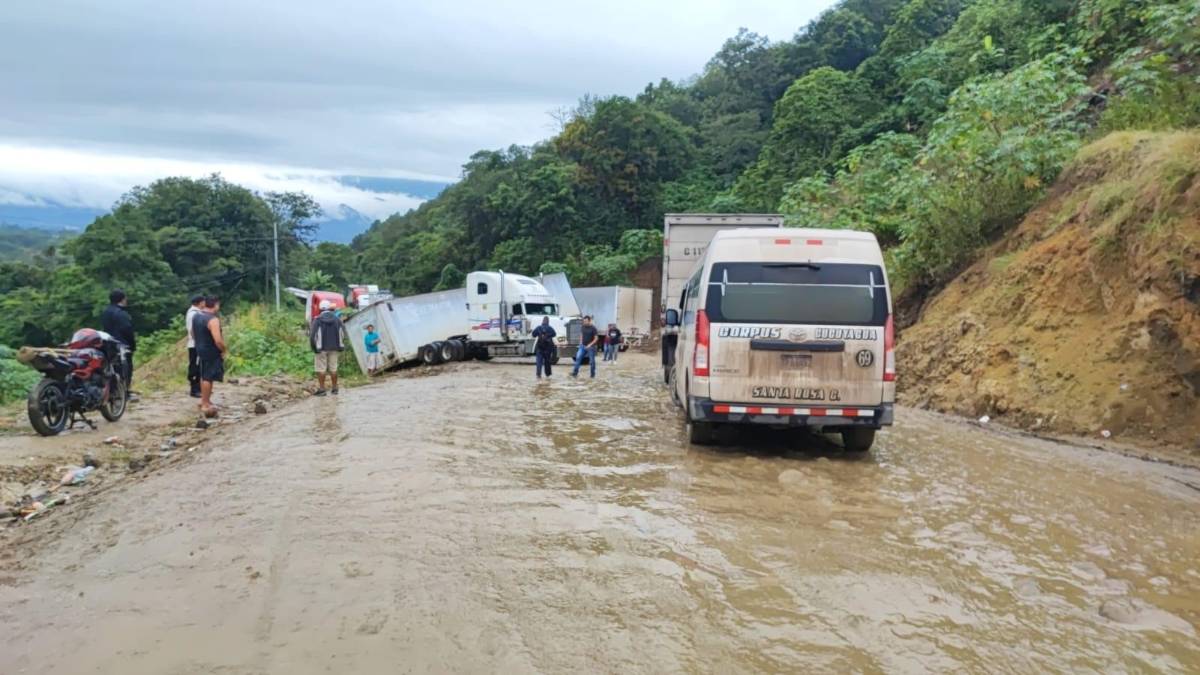 Lluvias: atascaderos dificultan paso en carretera a Ocotepeque