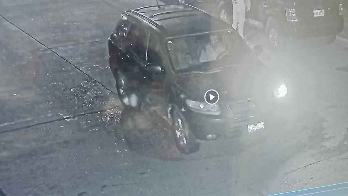 Video capta cuando empleado de Salud muere por vehículo cuyo conductor se dio a la fuga