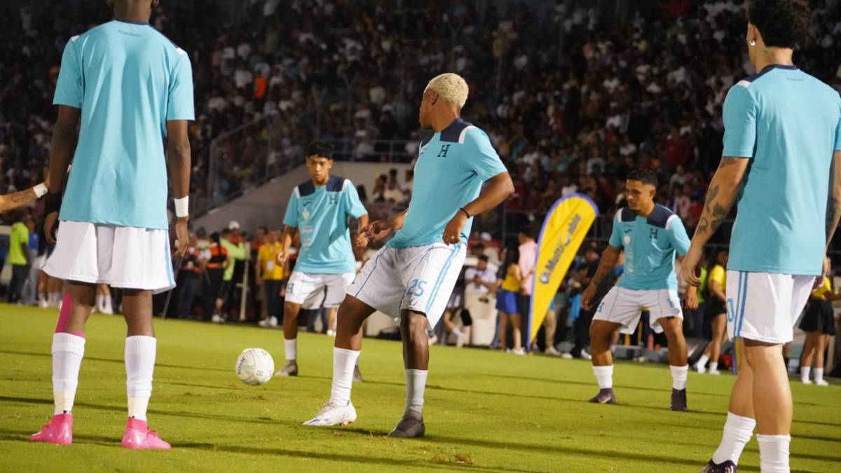 Mamá de Supremo y Milagro Flores se roban el show en el partido de tiktokers en La Ceiba
