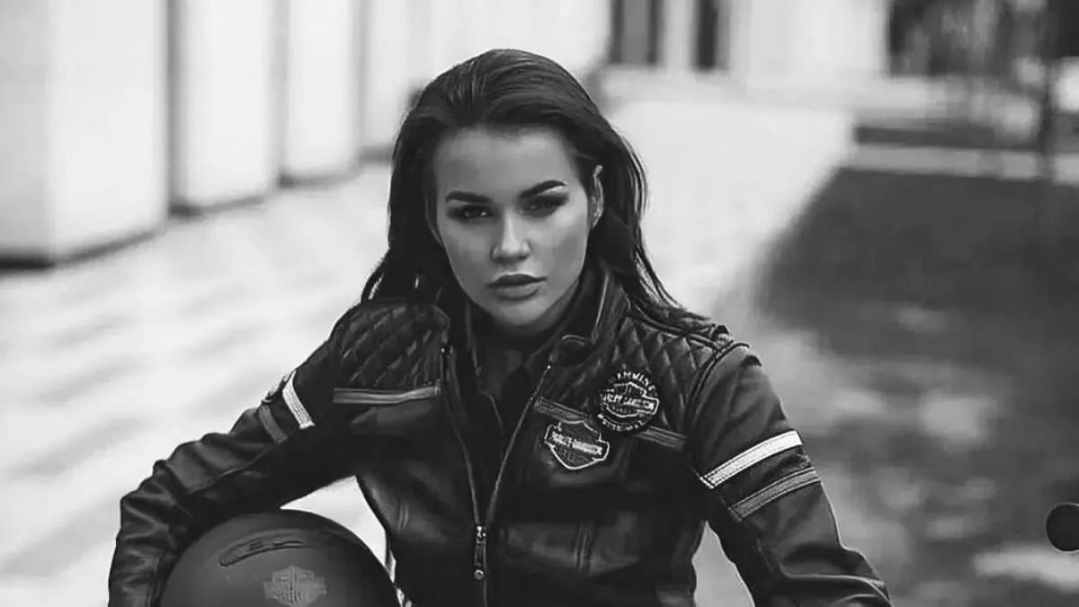 Fotógrafa rusa Ksenia Dobromilova muere al ser atropellada mientras grababa una escena