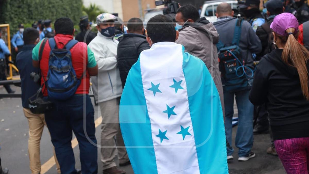 Hondureños celebran en las calles la captura de Juan Orlando Hernández