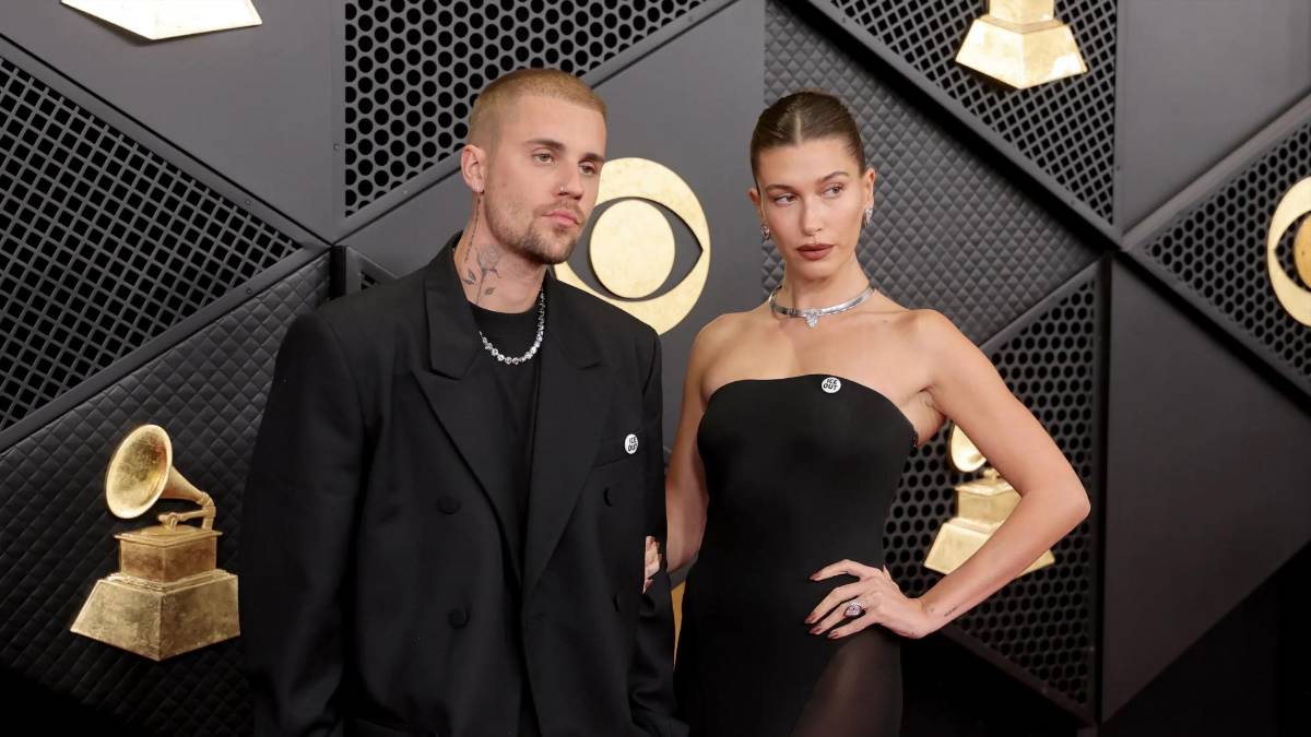 Justin y Hailey Bieber lucieron looks coordinados en los Grammy 2026