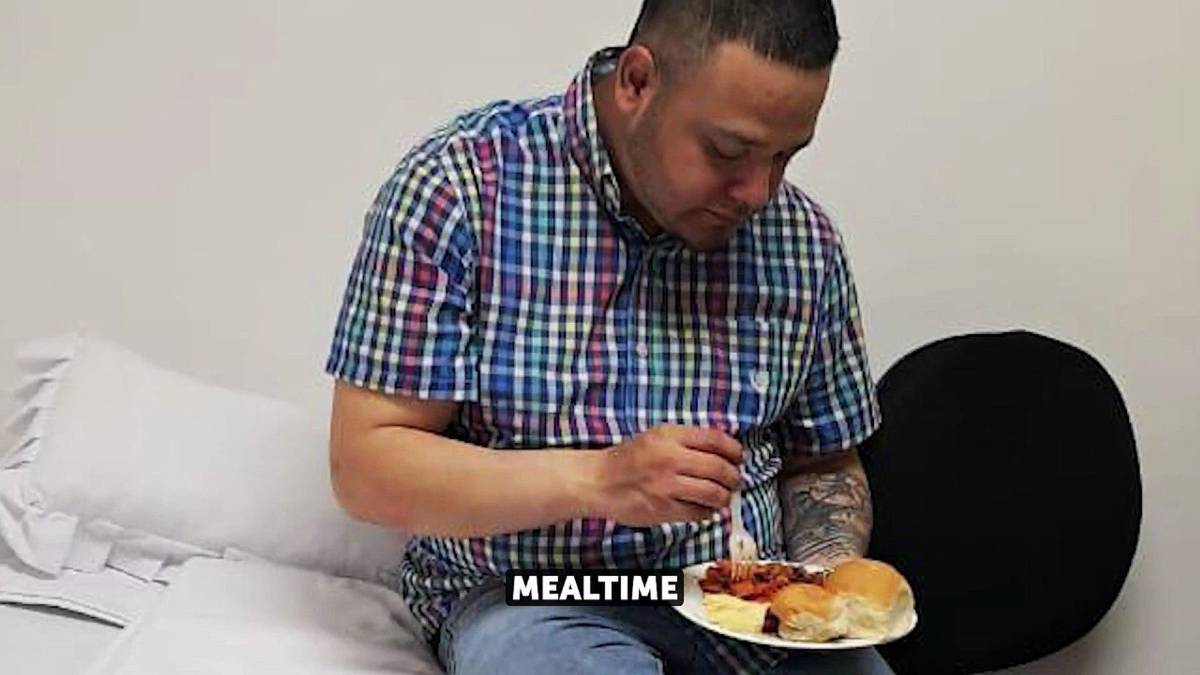 Bukele desmiente torturas a Ábrego García y divulga imágenes de su reclusión