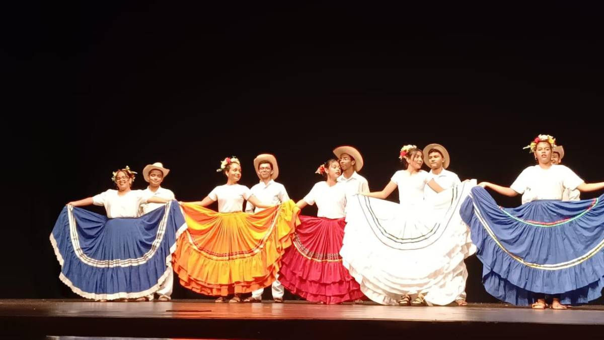 Talent show Grace Christian Academy: noche de música y de petición de matrimonio