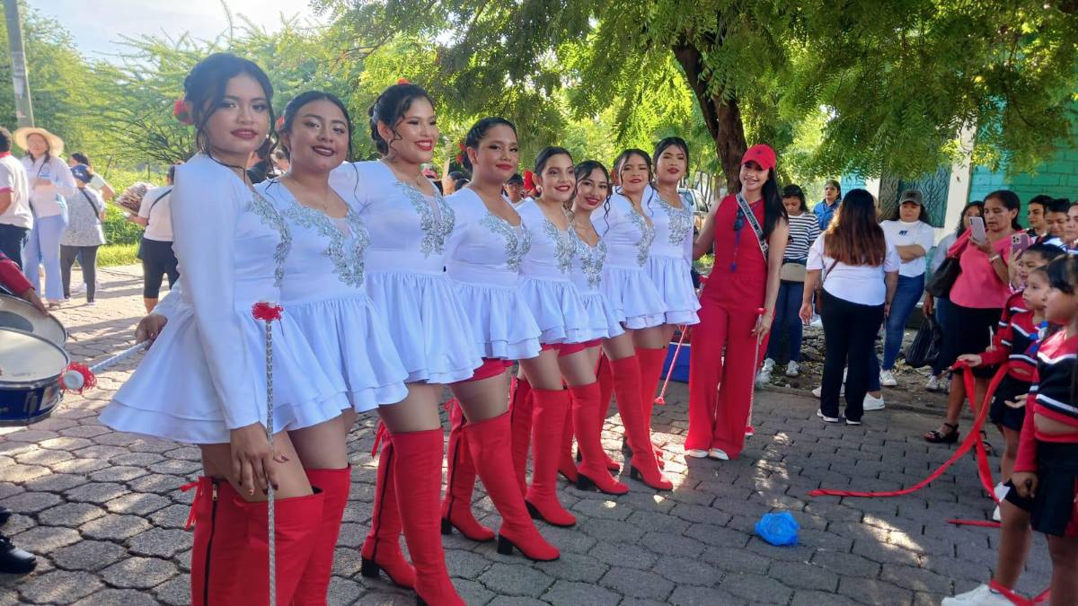 Nacaome: con patriotismo, estudiantes rinden honores a Honduras