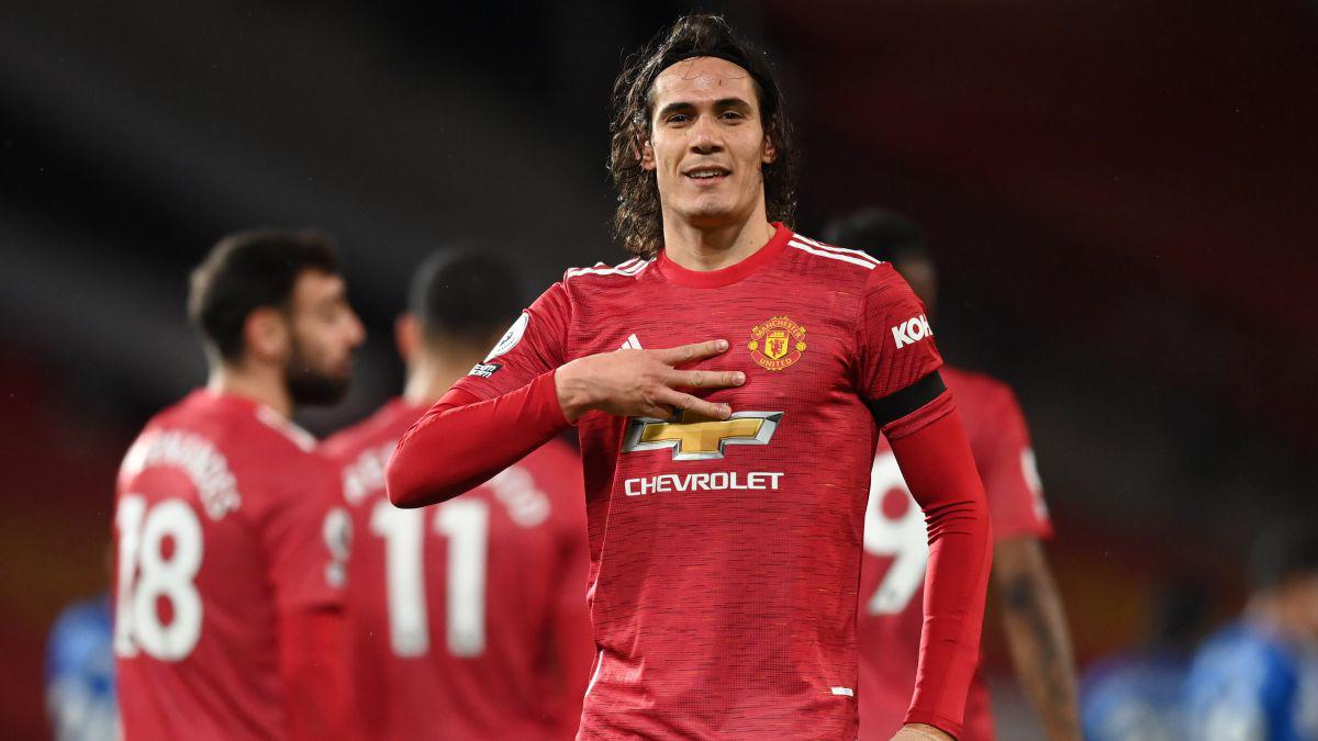 Edinson Cavani - El veterano goleador del Manchester United de 34 años, que acaba contrato en junio de 2022, sería visto en el Barcelona como una incorporación válida y del agrado de Xavi para suavizar el problema realizador de un equipo que en 21 partidos oficiales esta temporada apenas ha anotado 25 goles.