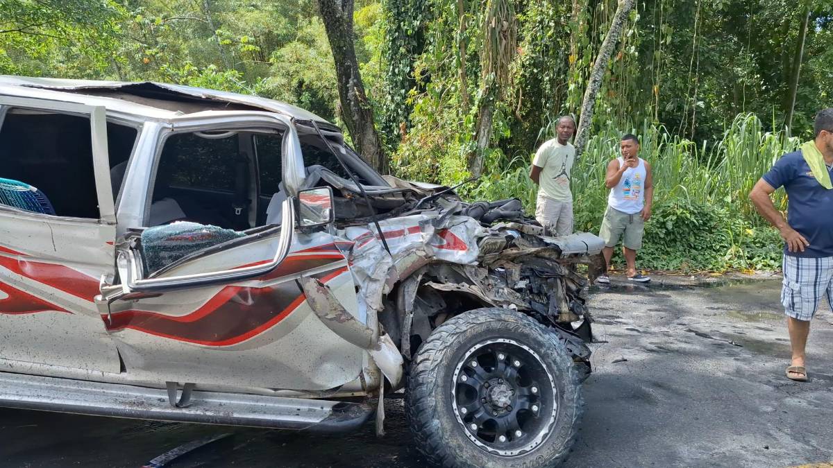 Así fue el choque entre entre bus y pickup que dejó a sampedranos heridos en El Porvenir
