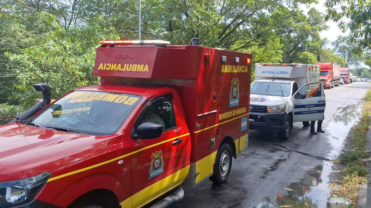Así fue el choque entre entre bus y pickup que dejó a sampedranos heridos en El Porvenir