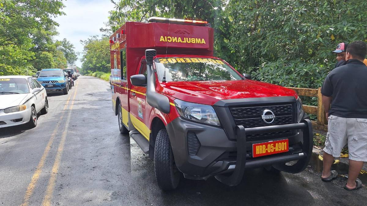 Así fue el choque entre entre bus y pickup que dejó a sampedranos heridos en El Porvenir