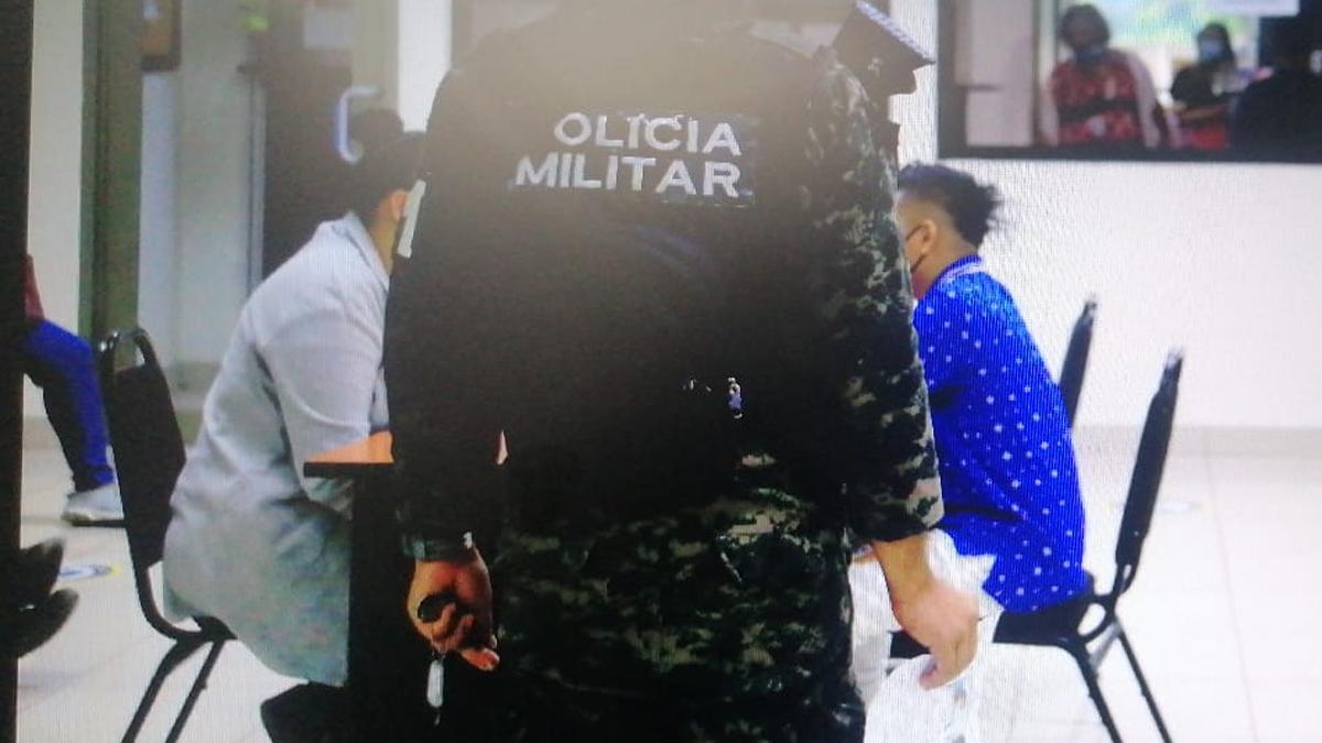 Familiares se quejan que no les permiten alimentar a presos cuando van a audiencia