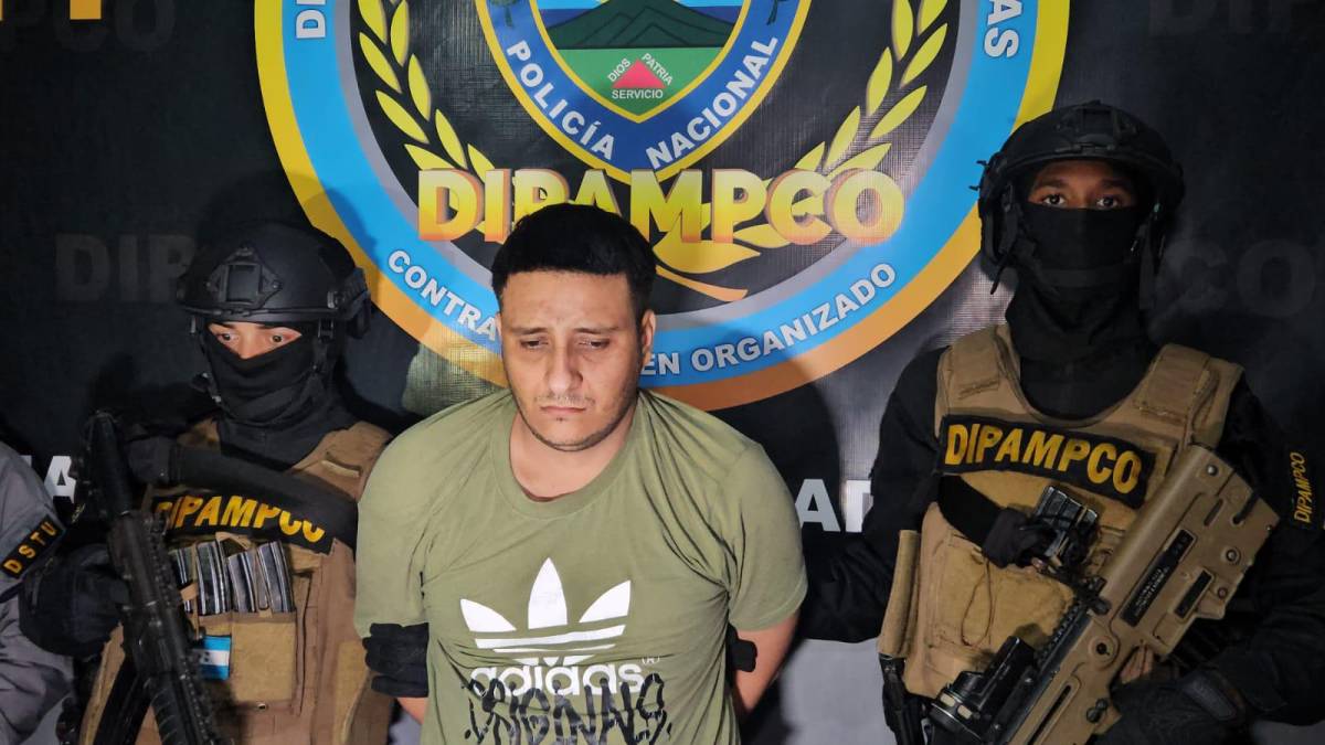 El detenido presentado esta noche de viernes en la sede de Dipampco en San Pedro Sula.