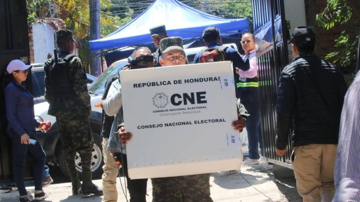 ¿Qué NO pueden hacer militares y policías en el 30-N y durante el proceso electoral?
