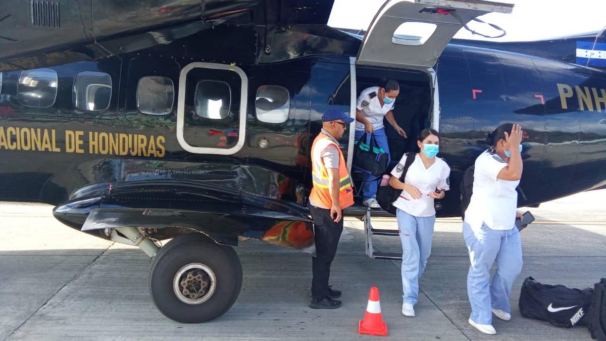 Personal médico de la Policía Nacional ya se encuentra en la isla para brindar atención médica oportuna.