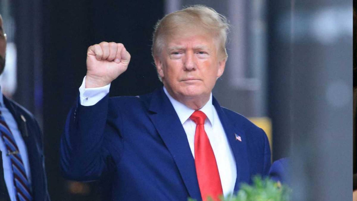 Trump contrata a exprocurador de Florida para su equipo legal tras redada del FBI