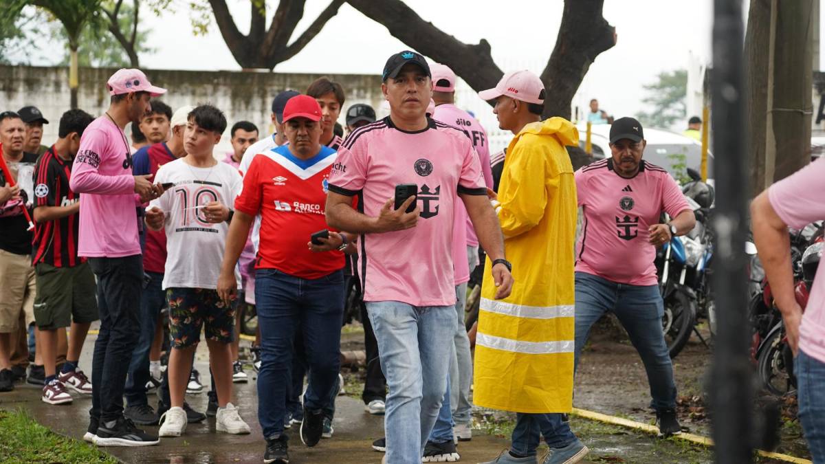 Ambiente afuera del Olímpico: fiesta, color e ilusión por ver a Messi