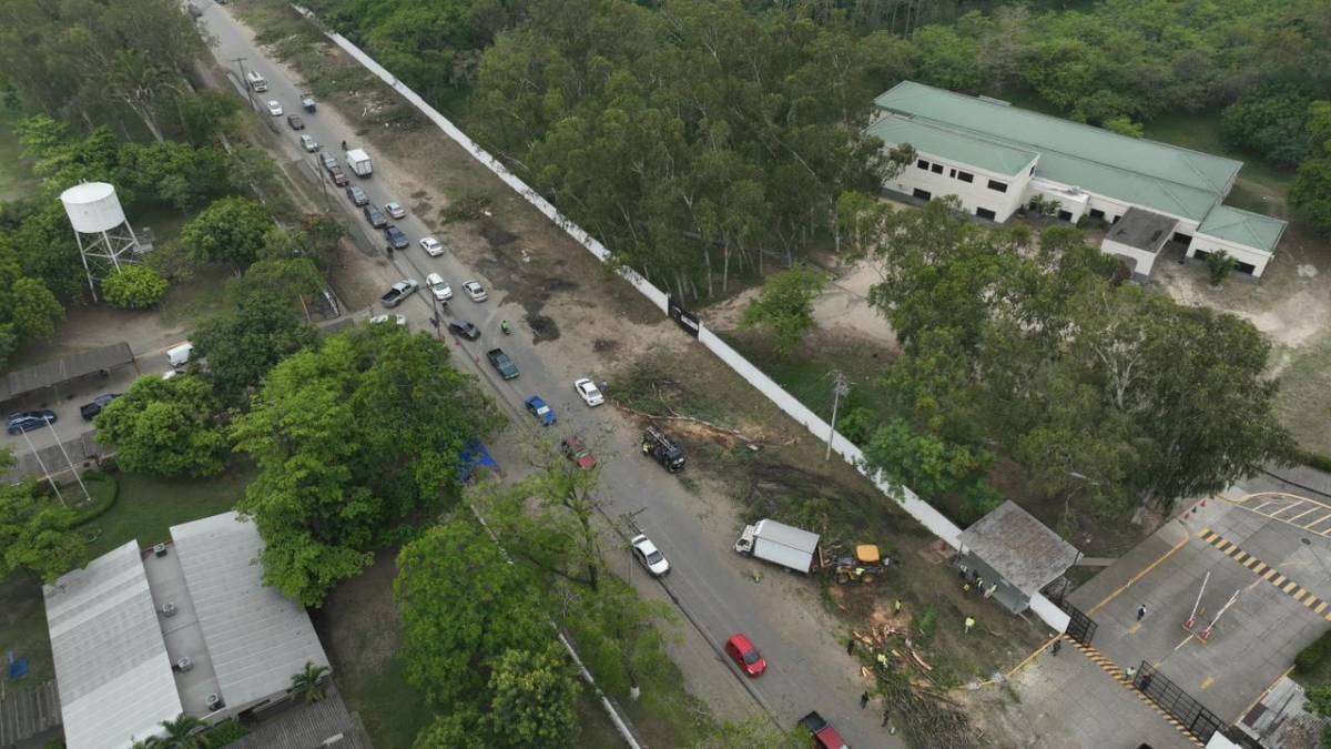 Habilitar el carril a nivel de terracería ayudará a mejorar la vialidad en el sector suroeste.