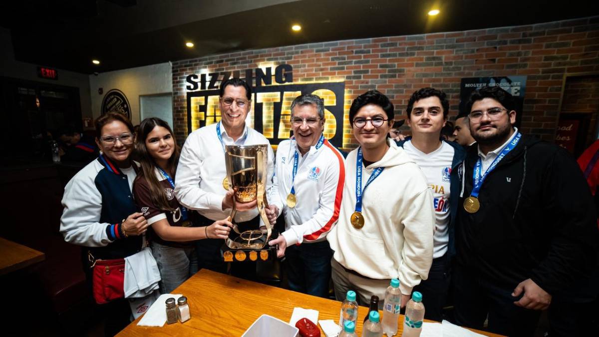 Cena íntima del Olimpia tras la 40, leyenda presente y un 'infiltrado'