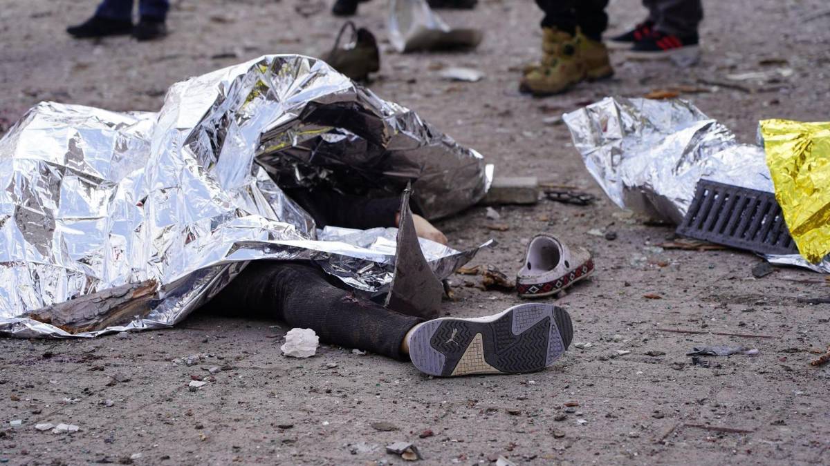 Zelenski muestra las imágenes del devastador ataque ruso en Ucrania