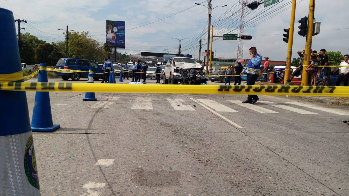 La camioneta marca Runner gris con placa guatemalteca P058JLN quedó en el lugar del accidente.