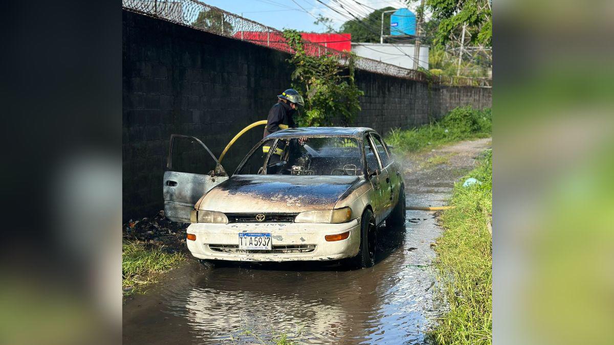 Queman tres taxis en La Ceiba y La Lima