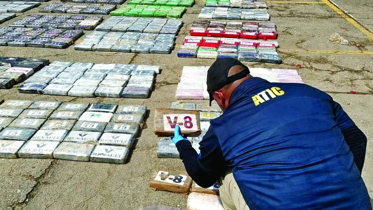 Decomiso de 911 kilos de cocaína, el 6 de abril de 2021, en Iriona, Colón.